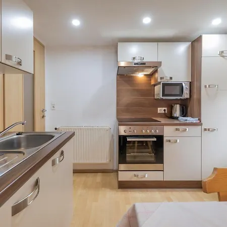 Steinadler Bed & Breakfast 4*