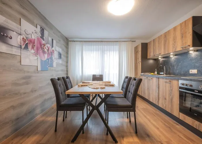 Steinadler לינה וארוחת בוקר ניוסטיפט אים סטובאיטל