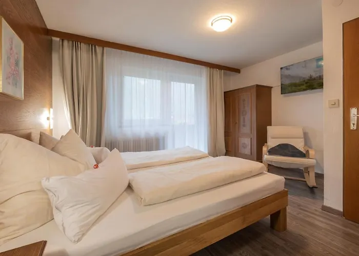 Steinadler לינה וארוחת בוקר 4*