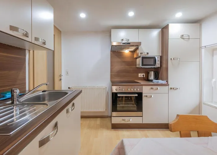 Steinadler לינה וארוחת בוקר 4*